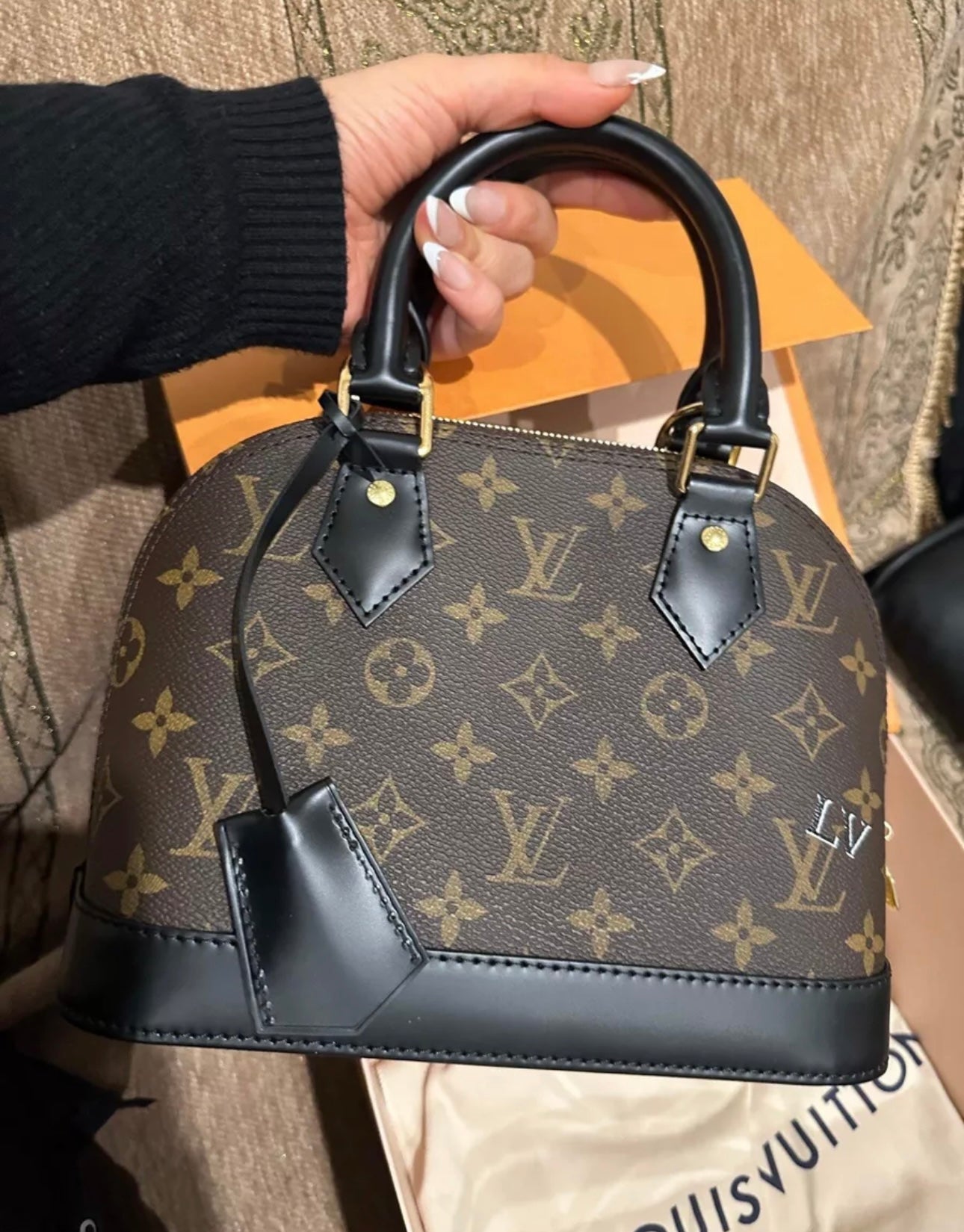 Louis Vuitton World Tour Alma BB