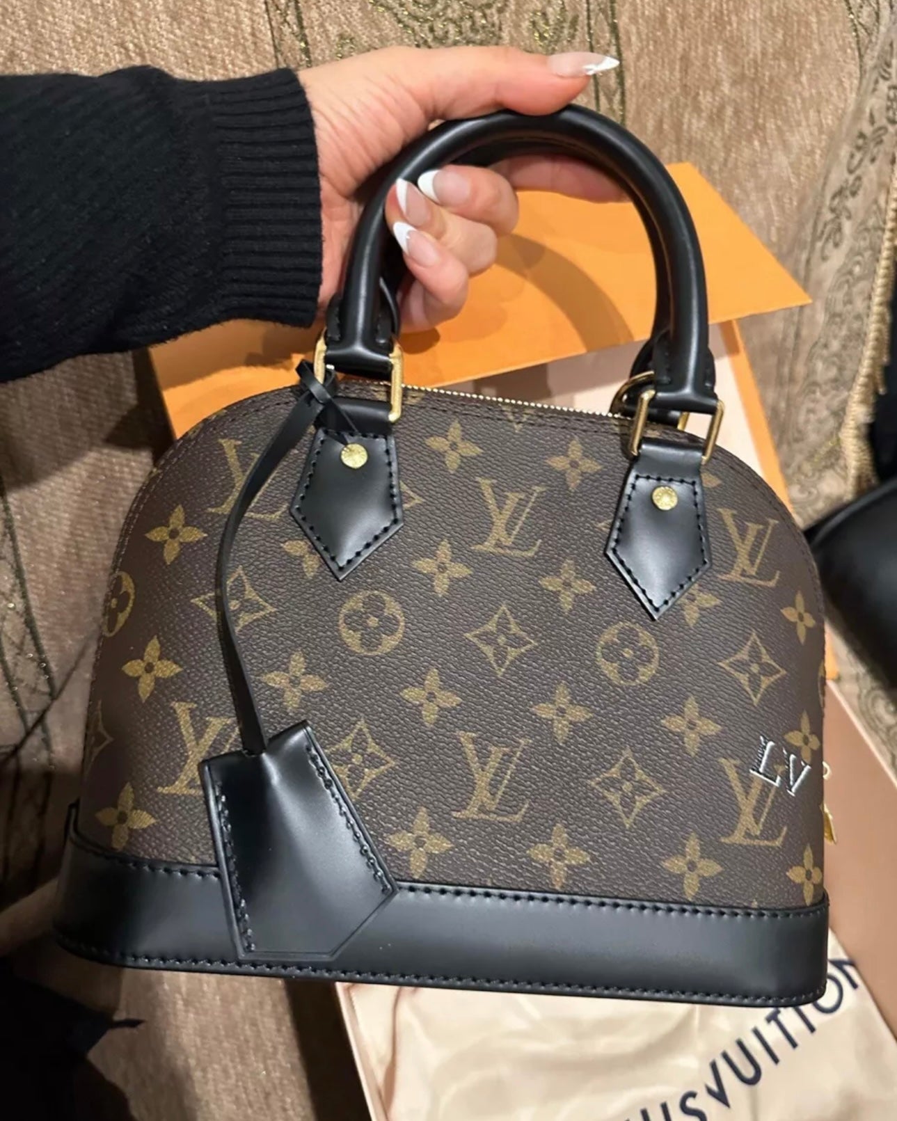 Louis Vuitton World Tour Alma BB