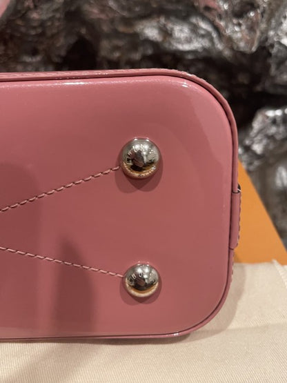 Louis Vuitton Alma BB Pink Patent leather ref.424962 - Joli Closet